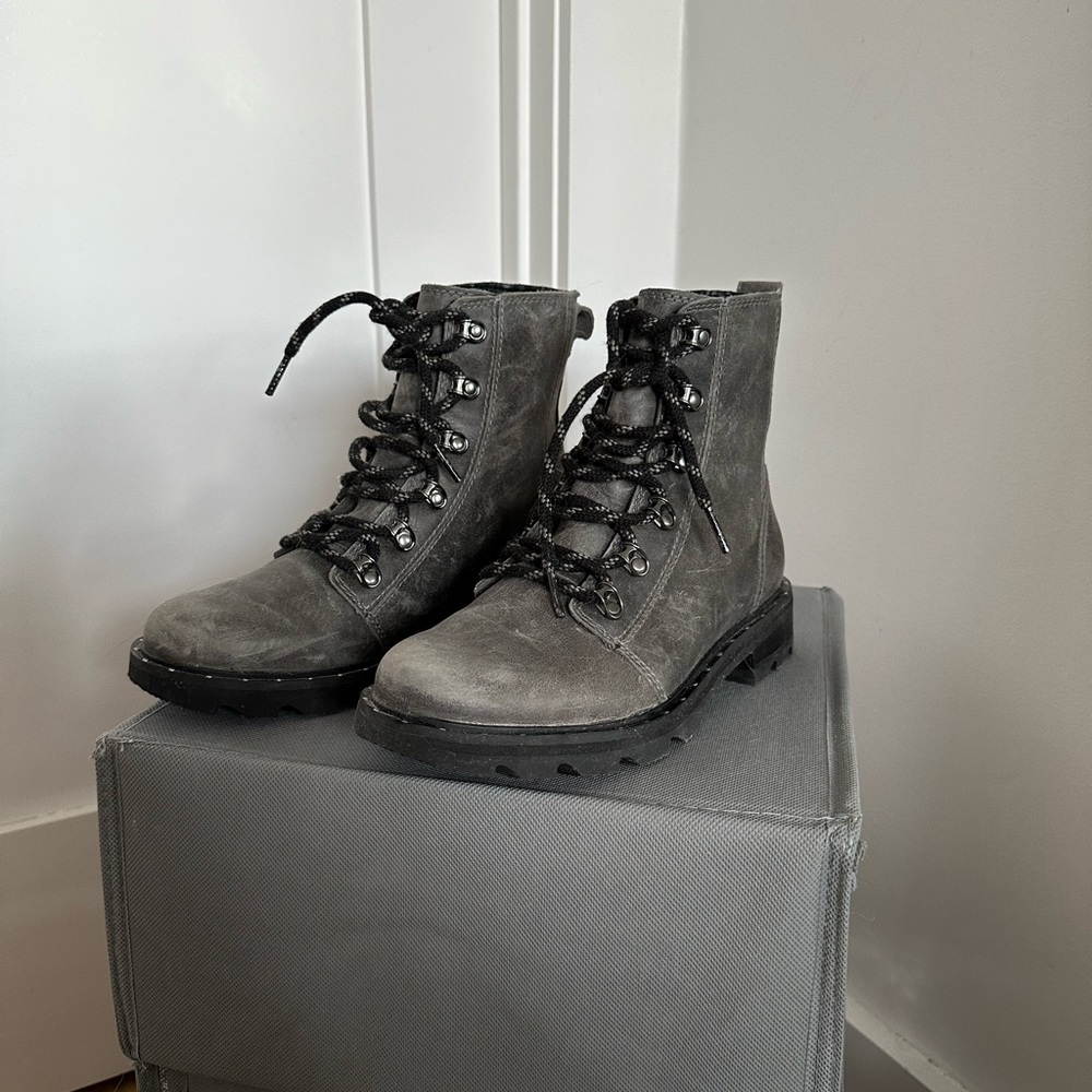Sorel Lennox boot - Combat style - weatherproof size 6.5 - grey/gray distressed